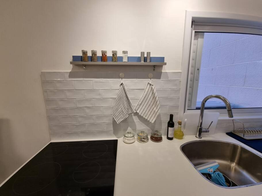 Beautiful 2-Bedroom Sea-View apartment Netanya Exterior foto